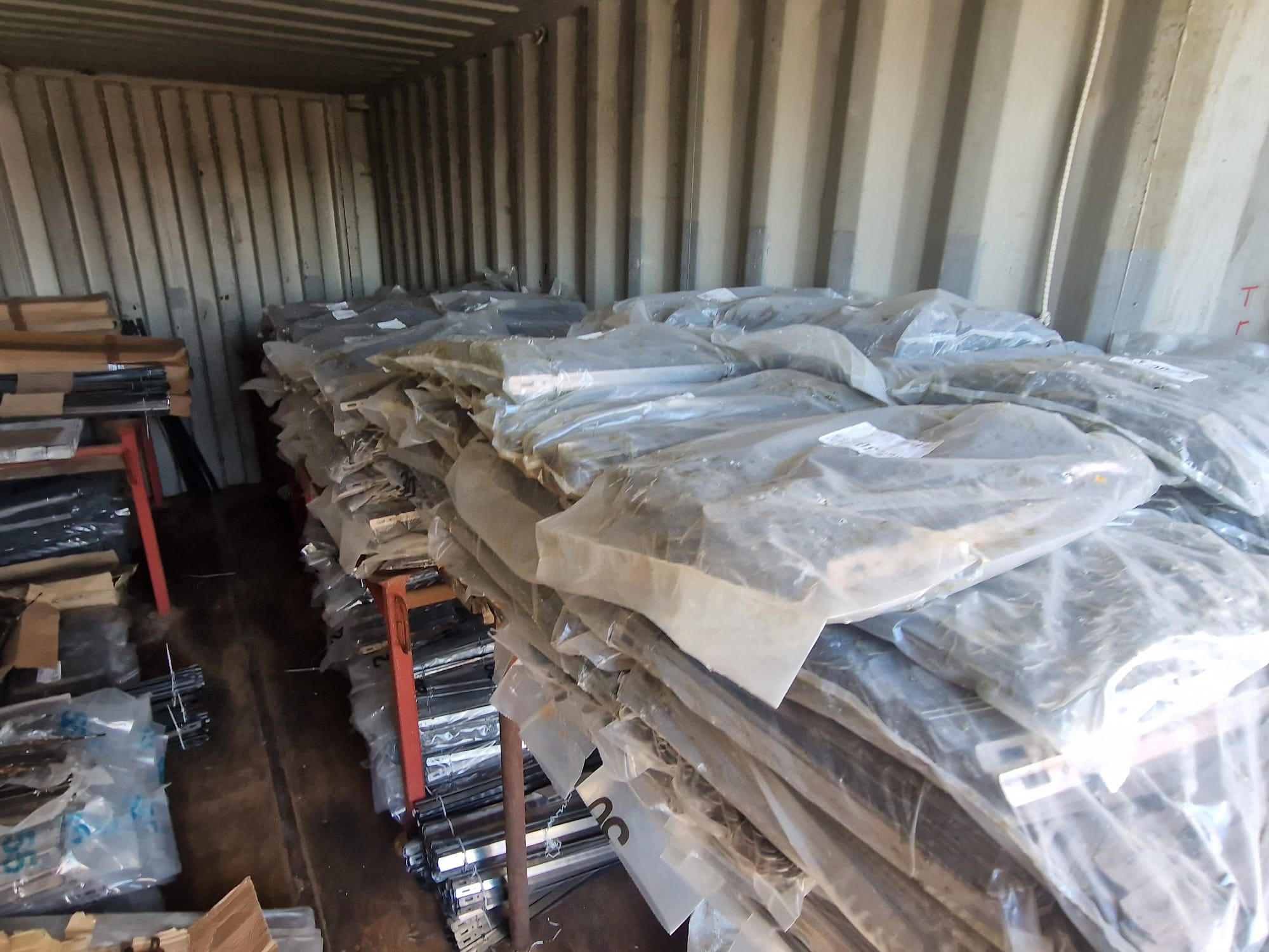 Distantiere metalice tip lamele